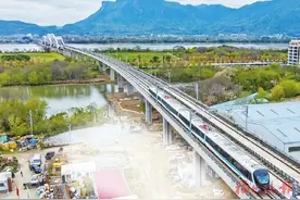 滨海快线开启全线空载试运行图片