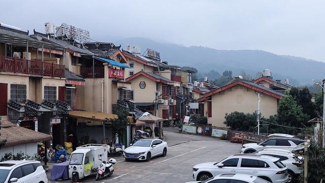 西昌明代古村，茶马古道上的驿站，大石板盖房子，家家都是大别墅