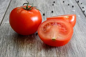 西红柿生吃熟吃营养不同，里面的番茄红素作用大图片