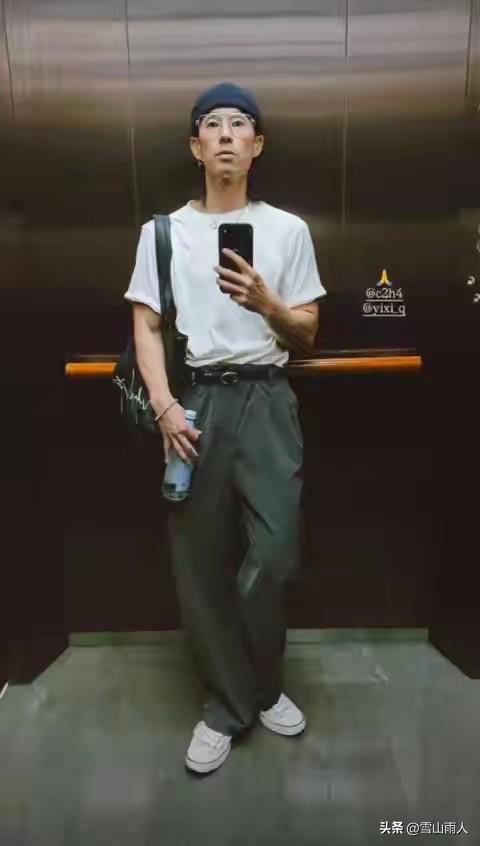 47岁吴建豪曝自拍照，瘦到脱相	，1米8壮汉变尖嘴猴腮，像小老头