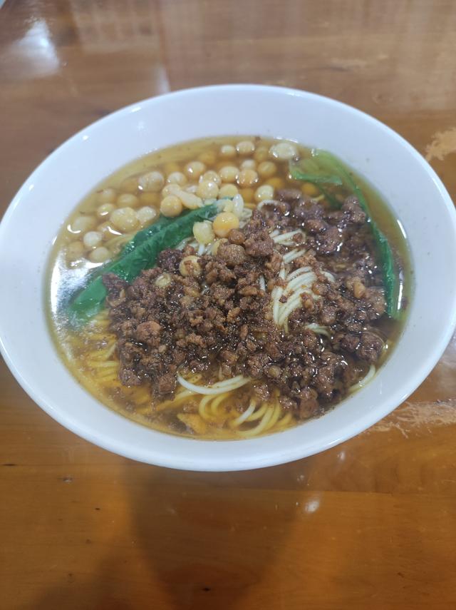 重庆这座城市，把我的腿走细了，把我的胃撑大了