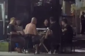 毁三观！西安一女生下楼吃饭被一桌人骚扰辱骂，网友质疑穿着暴露图片