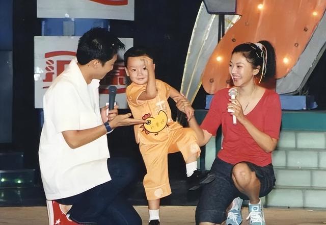 主持人方琼：与大8岁领导闪婚，婚后分居多年，如今儿子成了骄傲