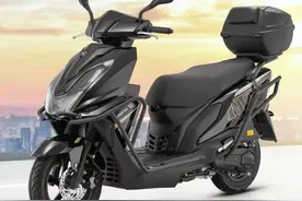 新车 | 售7480元，钱江探125+上市，小型平踏/五羊本田NX125同级图片