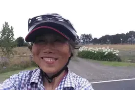 一人一狗一车，8年去了12个国家！她在骑行中治愈抑郁症图片