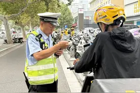 石家庄公安交管部门治理车辆乱停乱放图片