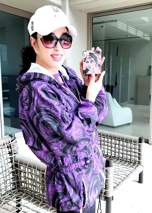 钱再多有什么用？75岁的“风流妖精”刘晓庆。已经走上另一条道路