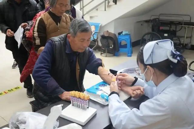 大蒜是尿酸的杀手?医生忠告:若想要肾脏健康,3种蔬菜要少吃