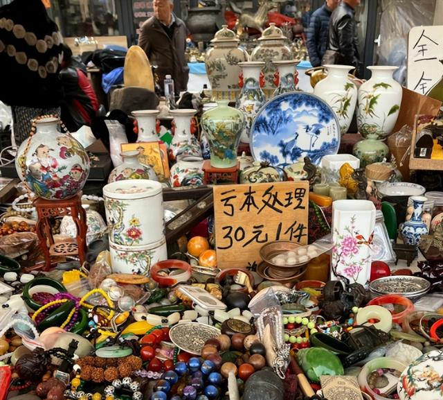 大量日本游客涌入北京，打着旅游幌子不去旅游不吃美食，为啥来？