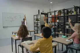 在上海工作，硕士生年薪多少？一年能存10万以上吗？生存压力大吗图片