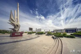 中国最孤独的城市，方圆350公里内无人烟，人均GDP却位居全国榜首图片