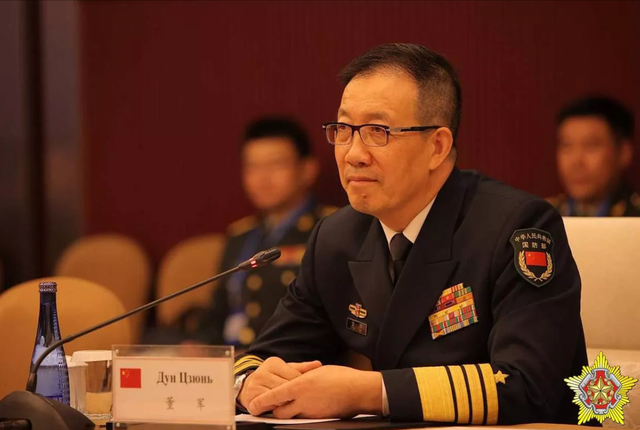 董军在人民大会堂表态后，特朗普对台湾下重手，统一或提前到来