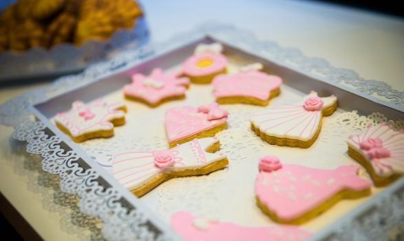 99年网吧通宵，邻座的女孩靠我肩上睡着了，呼吸都喷在我脖子上