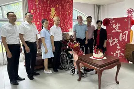 龙岩：祝福贺寿暖人心！抗战老兵迎来100岁生日图片