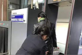 女性过安检时，安检员为什么会尴尬，屏幕上到底能看到啥？图片