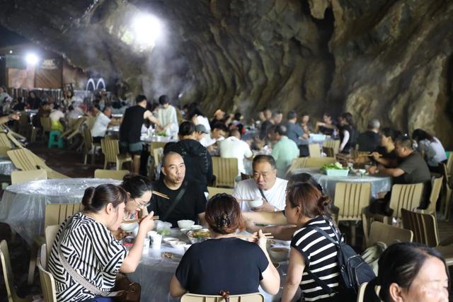 悦·遵义丨洞穴里面吃火锅，好安逸！遵义这波操作很6