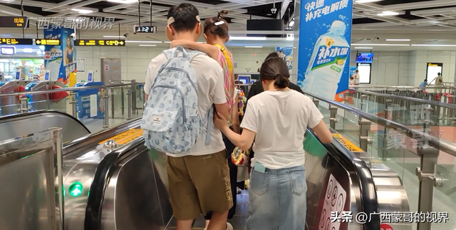 你是不是特别想坐南宁地铁，但又害怕不懂怎么坐呀？我来教教你！