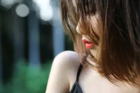 妻子出差一周，离异的丈母娘主动来照顾女婿生活：我最会照顾人了图片