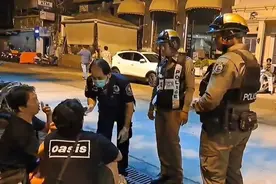 韩国男游客醉酒骚扰泰女遭掌掴！仓皇逃跑后倒在路边图片