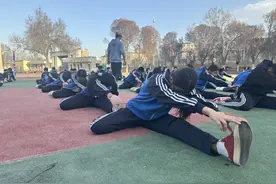 中考体育临近 乌鲁木齐校园内外体训忙图片