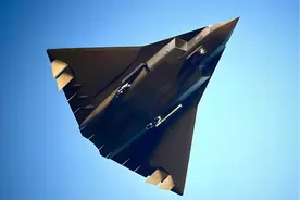 歼-36搭载霹雳-21，作战半径高达4000公里，“完克”美战略轰炸机图片