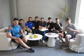 结束亚运比赛的运动员陆续返程！纸短情长话离别，橙柿互动今起征集亚运临别赠言，帮你转交给喜欢的运动员图片