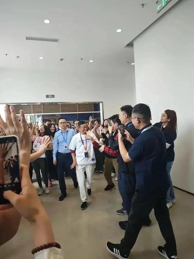 马云回归阿里，带领AI登上《新闻联播》