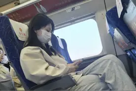 “五一花100块买票回家”引全网群嘲：贫穷，是父母最失败的教育图片