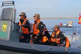 蒙古国海军驻扎的淡水湖，水量是三峡水库的近10倍，这也太大了吧图片