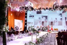 婚礼上，大屏幕播放了新娘和她13个男闺蜜的“单身派对”图片