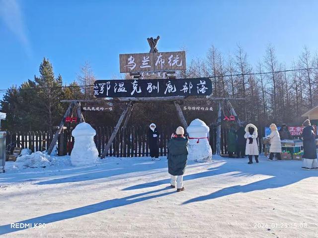 游览乌兰布统影视外景基地