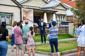 澳华人回国卖房所得款项禁止汇出境外！知名移民中介被“一锅端”图片