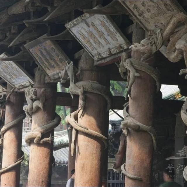 我是上海人，游晋祠遇反差，圣母殿人挤，周柏立了三千年。