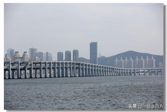 在大连陵水湾打造出的“海纳百川”国际雕塑景观带