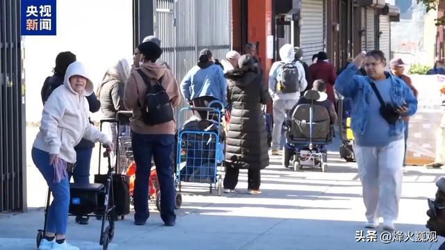 政府关门35天终于酿成大祸？一架波音飞机撞向大楼，现场十分惨烈