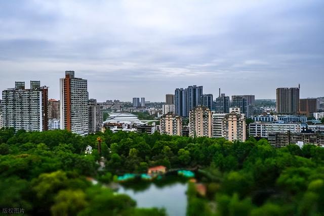 下一个“成都”已确定？宜宾德阳落榜，这座黑马城市呼声高