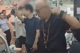 南京地铁大爷后续！官方彻底哑火，满身贵气身份不简单，更多被扒图片