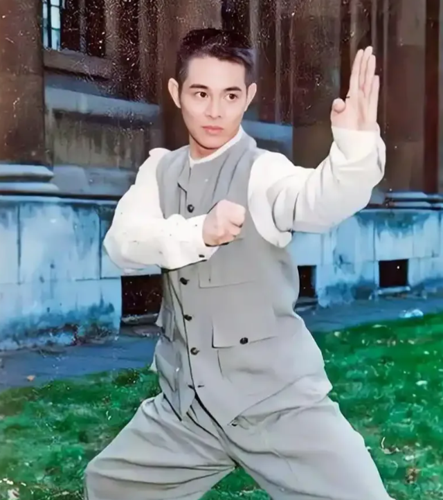 “换心	”传闻真相大白仅1月	，李连杰官宣3大喜讯 野心太大藏不住了