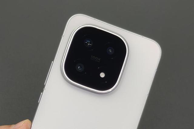 倒反天罡！iQOO15来了，定价4199元起，拍照直接对标vivo旗舰？