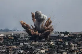 中国周边6国爆发交火，三战即将爆发？解放军该如何应对？图片