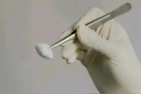 我给老公处理火疖子，他说我是个狠人。图片