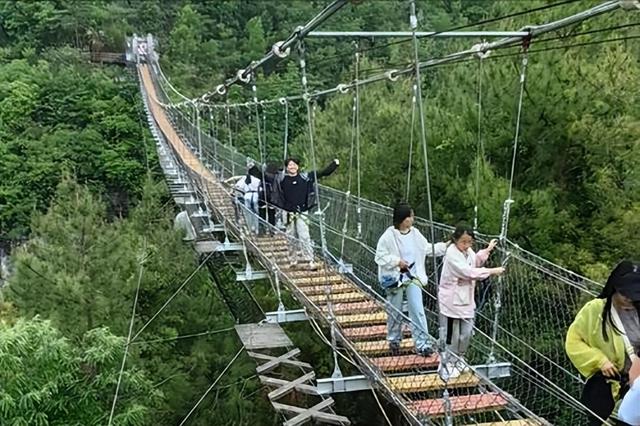 商场变4A景区引争议，年轻人，比起牌照，我更在乎能不能发朋友圈