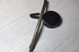 “全国多家媒体为肃宁烈士寻亲”后续：有网友称女子头上发卡和奶奶送她的一样，无名烈士可能是大舅爷图片