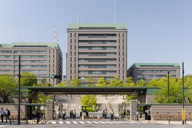 访华被拒的日本，连出两记狠招，比特朗普还毒，中方反击不含糊