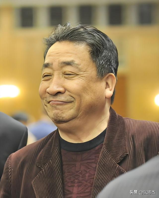 75岁的姜昆没有想到：女儿46岁仍旧没有结婚，养子倒成了他的骄傲
