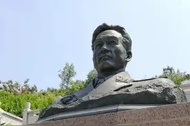 人民军队无线电台通信第一人王铮将军，半部电台起家一生征战为民图片