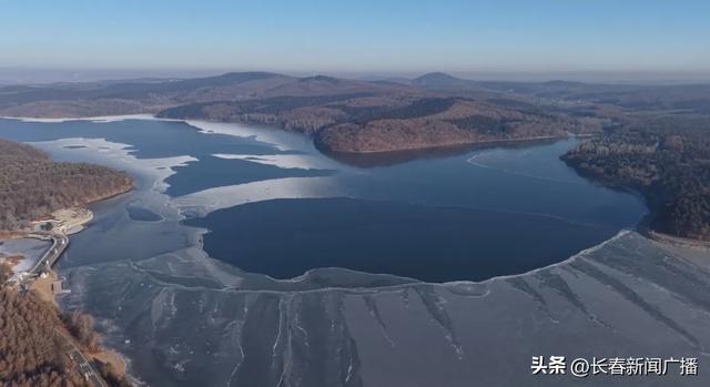 净月潭滑雪场温情延续:省内义务教育学生可享免费滑雪,家长陪同享七折优惠
