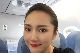 成都空姐爱上头等舱乘客，还主动要联系方式，结婚6年现状如何？图片