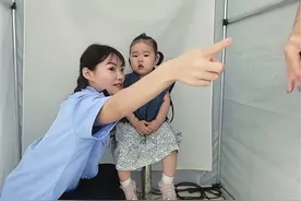 “多巴胺”穿搭扮靓证件照 太原公安文庙派出所有个暖心“衣帽间”图片