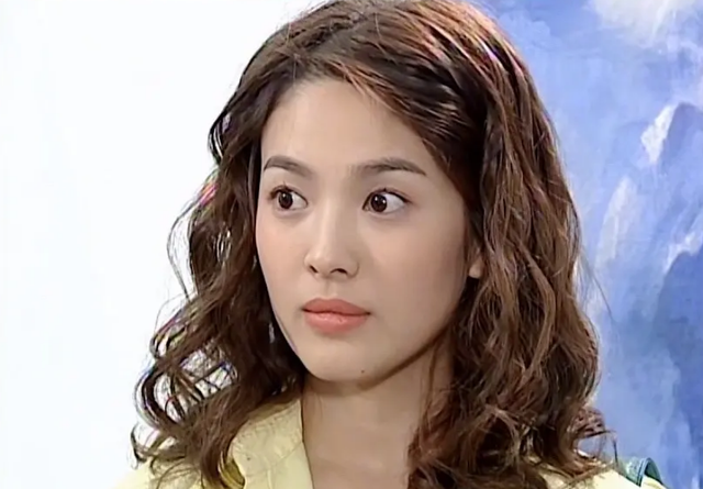 离婚5年，39岁宋仲基儿女双全，43岁宋慧乔独美